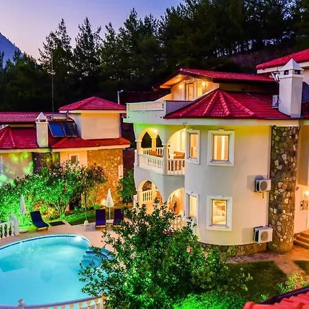 Rent Your Own Luxury With 4 Bedrooms, Dalaman 1052