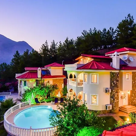 Rent Your Own Luxury With 4 Bedrooms, Dalaman 1052