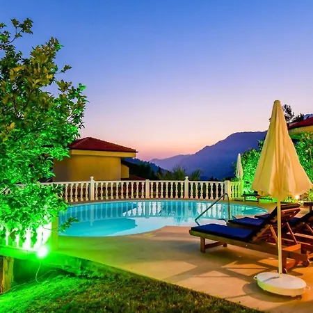 Rent Your Own Luxury With 4 Bedrooms, Dalaman 1052 *