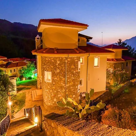 Rent Your Own Luxury With 4 Bedrooms, Dalaman 1052 Villa