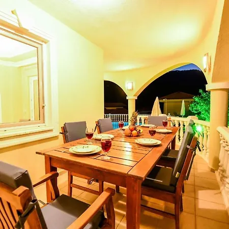 Rent Your Own Luxury With 4 Bedrooms, Dalaman 1052