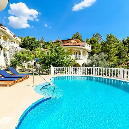 Rent Your Own Luxury With 4 Bedrooms, Dalaman 1052 Villa