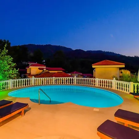 Villa Rent Your Own Luxury With 4 Bedrooms, Dalaman 1052
