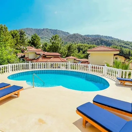 Rent Your Own Luxury With 4 Bedrooms, Dalaman 1052 *