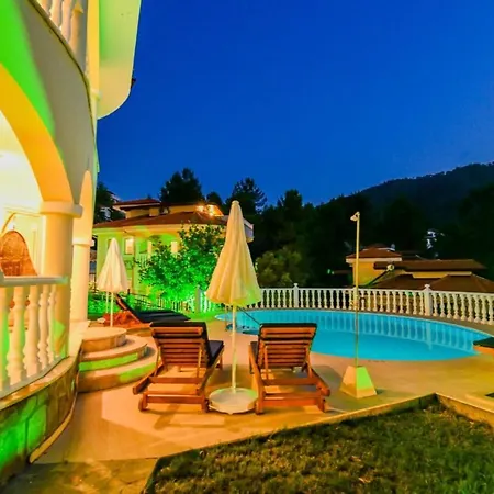 Rent Your Own Luxury With 4 Bedrooms, Dalaman 1052 Villa