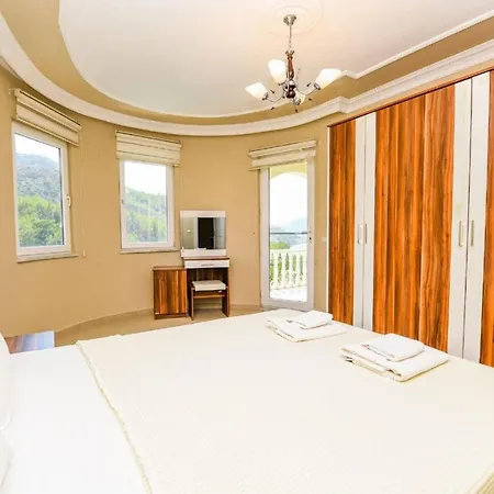 Villa Rent Your Own Luxury With 4 Bedrooms, Dalaman 1052